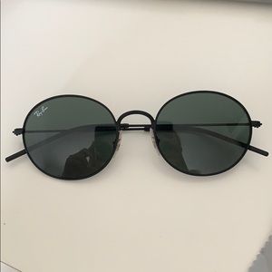 Oval Ray-Ban Black